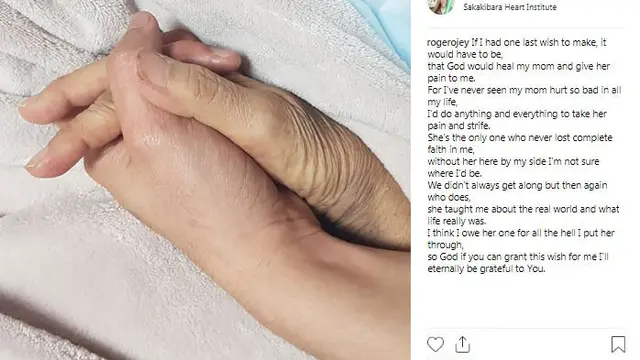 Roger Danuarta Genggam Tangan Ibunda