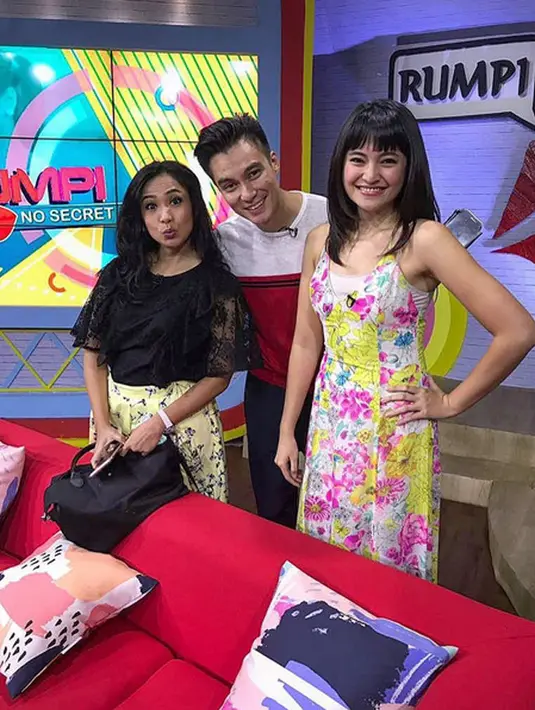 Caca pernah main sinetron Soleha bersama Baim Wong. Kisah cinta keduanya kandas pada November 2007 silam. Saat itu, Caca mengungkapkan alasannya adalah lantaran egoismenya. Kini, keduanya kembali dalam sinetron yang sama, Tikus dan Kucing. (Instagram)