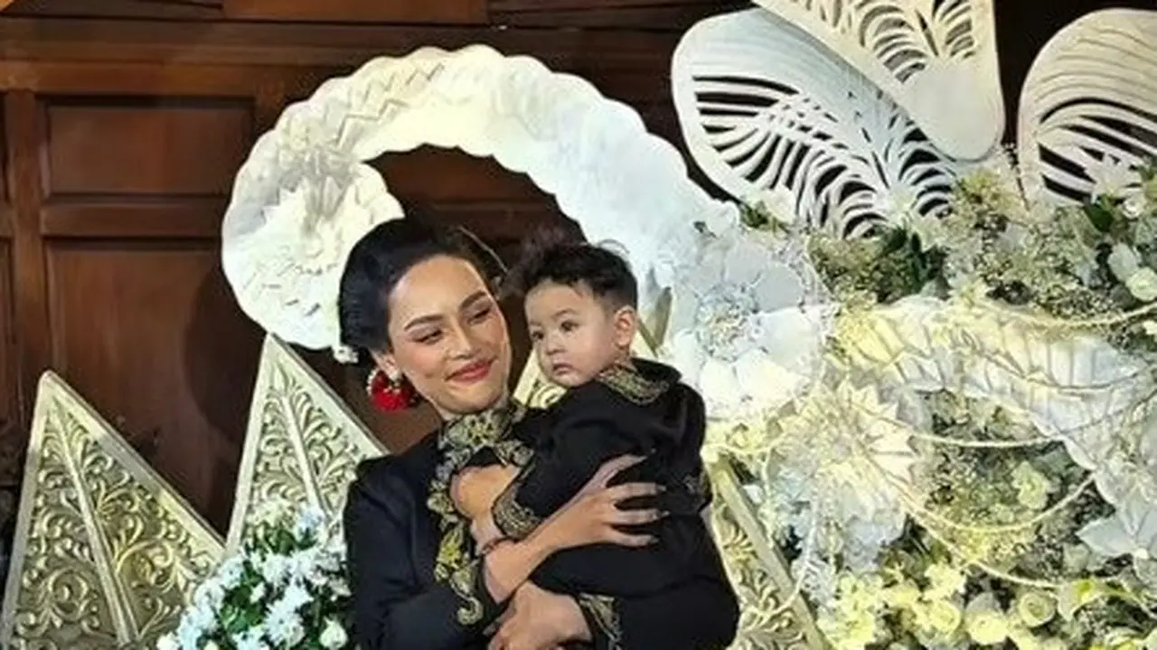 Dekorasi Acara Tedak Sinten Putra Erika Carlina