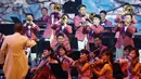 Orkestra Samjiyon dari Korea Utara saat tampil di Gangneung, Korea Selatan, Kamis (8/2). Diakhir suguhan kesenian tersebut para pemain orkestra disambut dengan hangat dan tepuk tangan dari penonton yang mayoritas warga Korsel. (Kim Hong-Ji / Pool via AP)