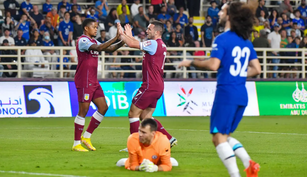 Tim Liga Inggris lainnya, Chelsea juga menelan kekalahan dengan skor 0-1 kala menghadapi Aston Villa dalam laga uji coba yang digelar di Al Nahyan Stadium, Abu Dhabi, Minggu (11/12/2022). (AFP/Ryan Lim)