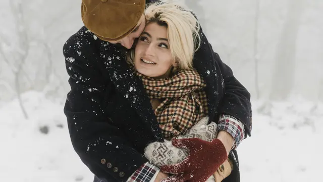 tanda aquarius jatuh cinta