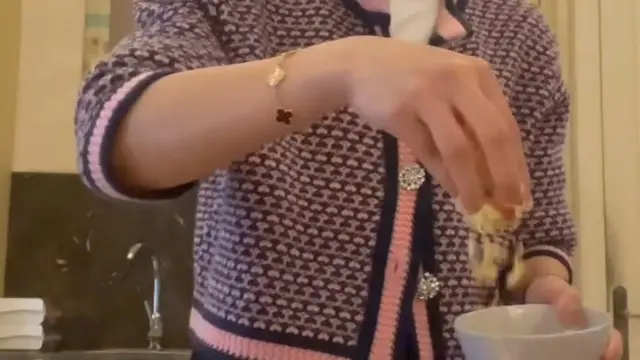 Momen Memasak Lamb Chop Bunga Zainal Jadi Sorotan, Netizen Justru Fokus pada Cara Marinasinya