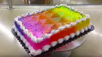 Kue Ajaib Ini Bisa Berubah Warna Ketika Diputar (sumber. Elitereaders.com)