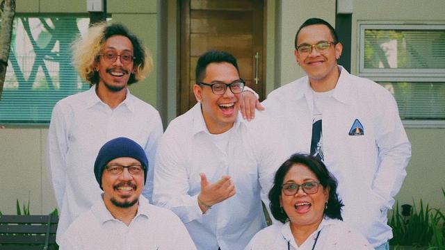 Mario Randy Lamas : Fpzl4gdibzm7pm / Jalan anggrek bulan iii, blok d.53