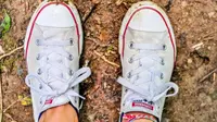 Bahan Alami, Ini 5 Cara Cepat Memutihkan Sepatu Kuning