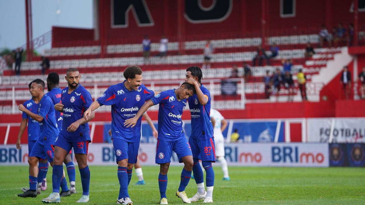 Away Perdana ke Ternate, Pemain Arema FC Dibuat Terkagum-Kagum