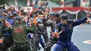 Anggota Kepolisian Air dan Udara (Polairud) melakukan atraksi saat perayaan HUT ke-68 Korpolairud di Mako Ditpolairud, Jakarta, Senin (3/12). Atraksi ini diisi oleh berbagai penampilan. (Merdeka.com/Iqbal Nugroho)