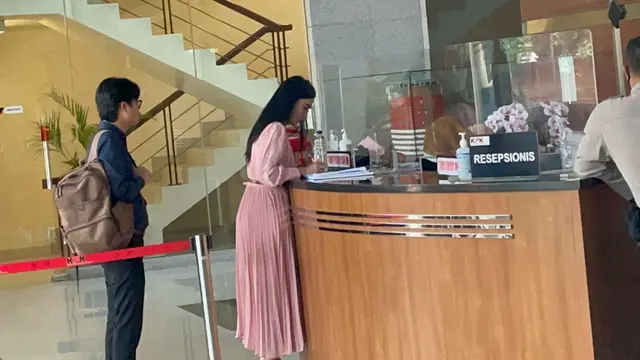 Presenter Brigita Manohara memenuhi panggilan tim penyidik Komisi Pemberantasan Korupsi (KPK), Senin (5/6/2023).
