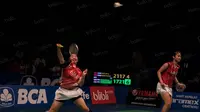 Ganda putri Indonesia, Tiara Nuraidah dan Rizki Pradipta, berhasil mengalahkan ganda putri China, Tian Qing dan Zhao Yunlei, pada babak 16 besar BCA Indonesia Open 2016 di Istora Senayan, Jakarta, Kamis (2/6/2016). (Bola.com/Vitalis Yogi Trisna)