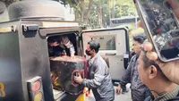 Emas Batangan 74 Kg Diangkut Kendaraan Taktis dan Dikawal Brimob