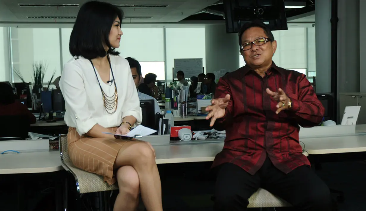 Kamis (8/5/2014), Presiden Komisaris PT Indomobil, Subronto Laras datang berkunjung ke ruang redaksi Liputan6.com. (Liputan6.com/Helmi Fithriansyah)