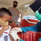 Vaksinasi usia 6 sampai 11 tahun di Kota Palu yang dilaksanakan di salah satu SD. (Foto: Heri Susanto/ Liputan6.com).