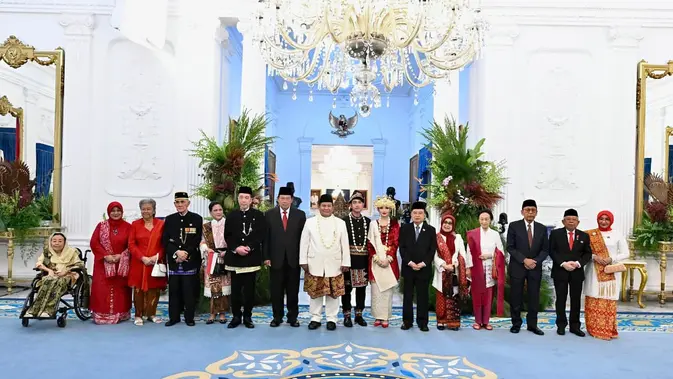 Prabowo Subianto prejel čestitke prejšnjih predsednikov in podpredsednikov v palači po slovesnosti ob dnevu neodvisnosti