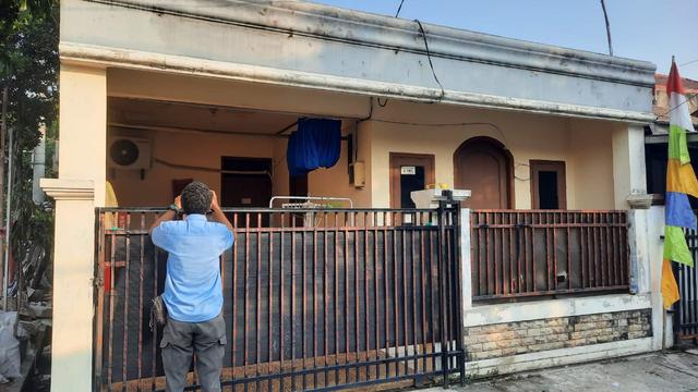 Rumah terduga teroris di Jalan Raya Bulak Sentul RT 07 RW 27 Harapan Jaya, Bekasi Utara, Kota Bekasi, tak lagi dipasang garis polisi.
