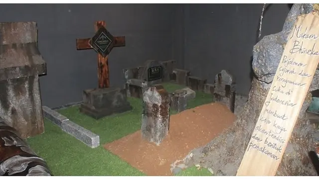 Museum ini menyuguhkan bentuk-bentuk kuburan yang ada di Tanah Air.