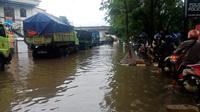 Banjir di Kecamatan Benda, Kota Tangerang diduga akibat luapan air dari Tol JORR. (Liputan6.com/Pramita Tristiawati)