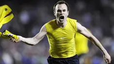 Andres Iniesta merayakan gol penentu keberhasilan Barcelona melangkah ke final Liga Champions ketika menghadapi Chelsea di Stamford Bridge, London, 6 Mei 2009. AFP PHOTO/LLUIS GENE