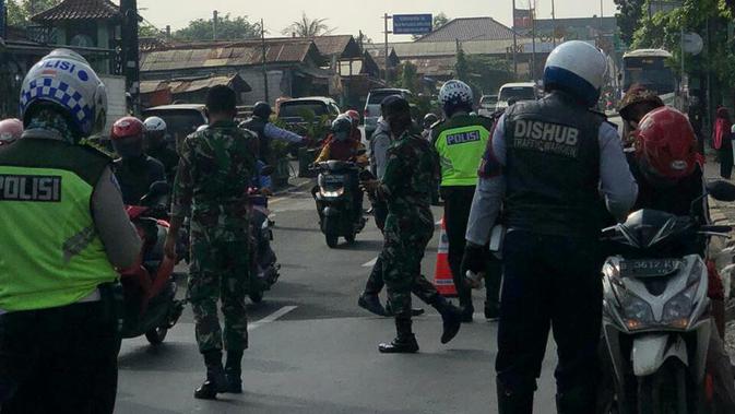 Pemerintah Kota (Pemkot) Bekasi turut melibatkan relawan untuk menertibkan masyarakat selama pelaksanaan Pembatasan Sosial Berskala Besar (PSBB) jilid II.