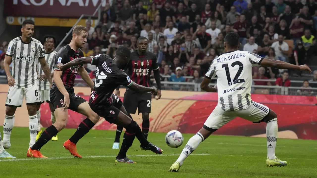 Rival sekota Inter, yakni AC Milan berhasil membenamkan Juventus dengan skor meyakinkan 2-0. (AP Photo/Antonio Calanni)