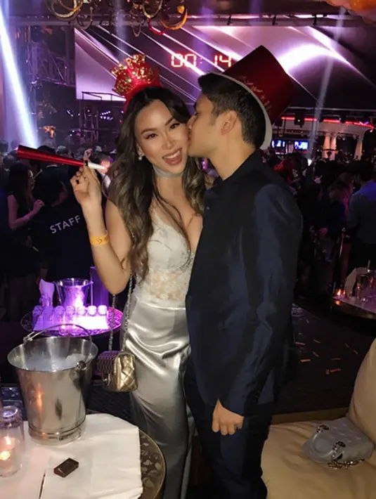 Tempat syuting video klip Lady Gaga berjudul Paparazi dan Agnez Mo saat menggarap video klip Long As I Get Paid di jadikan sebagai tempat bersejarah bagi keduanya. (Instagram/keziatoemion)