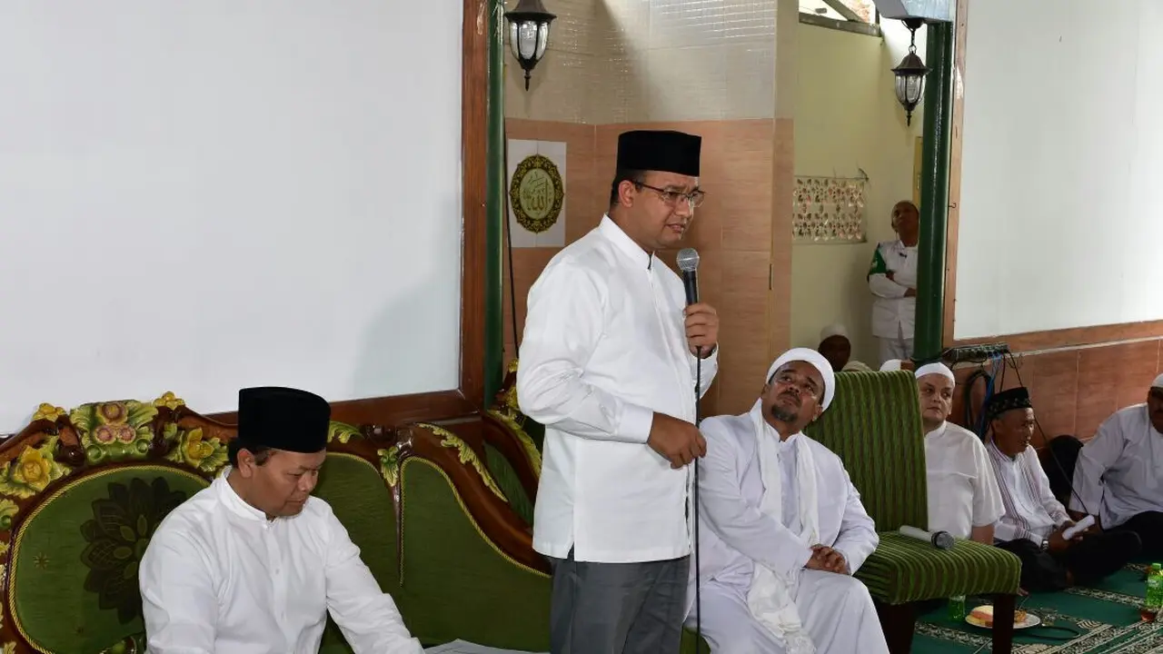 Bendera merah putih bertuliskan arab