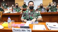 Panglima TNI Jenderal Andika Perkasa mengikuti rapat kerja dengan Komisi I di DPR RI di Jakarta, Senin (24/1/2022). Agenda rapat ini antara lain Pencapaian target program MEF TNI Tahun 2021, Skenario TNI terhadap dinamika keamanan di Laut Cina Selatan dan Indo Pasifik.  (Liputan6.com/Angga Yuniar)