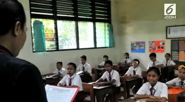 Kementerian Pendidikan dan Kebudayaan (Kemendikbud) mengubah peraturan kewajiban guru untuk mengajar selama 24 jam, sebagai syarat untuk mendapatkan tunjangan profesi, menjadi 40 jam kerja dalam seminggu