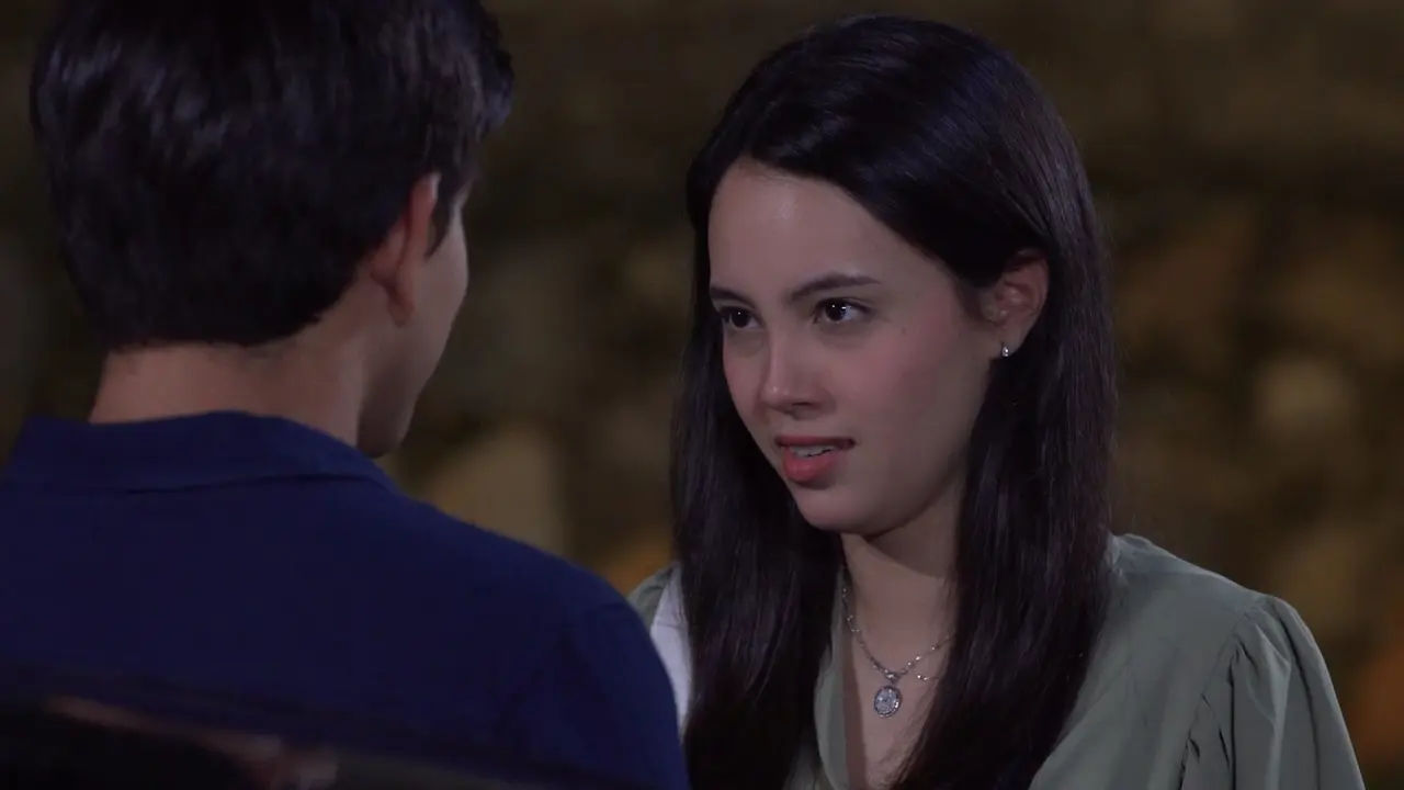Di Antara Dua Cinta