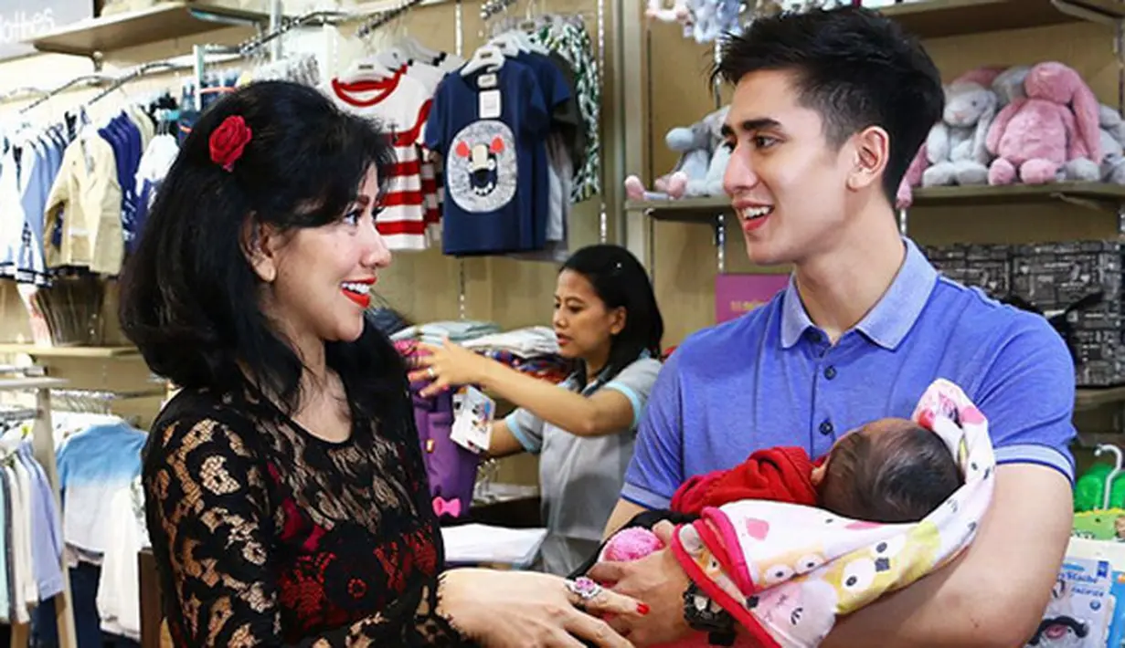 Venna Melinda mengakui dirinya sudah mulai jatuh cinta terhadap Vania Athabina ketika pertama kali melihat pemberitaan di media online. 17 September 2016 merupakan pertama kalinya Venna melihat sosok Vania. (Instagram/venna.melinda)