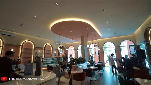 7 Potret Cafe Baru Keluarga Anang Hermansyah, Berkonsep Unik yang Instagramable