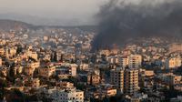 Korban tewas diperkirakan bakal bertambah karena kemungkinan banyak yang terkubur puing-puing bangunan yang hancur digempur rudal-rudal Israel. (AFP/Jaafar Ashtiyeh)