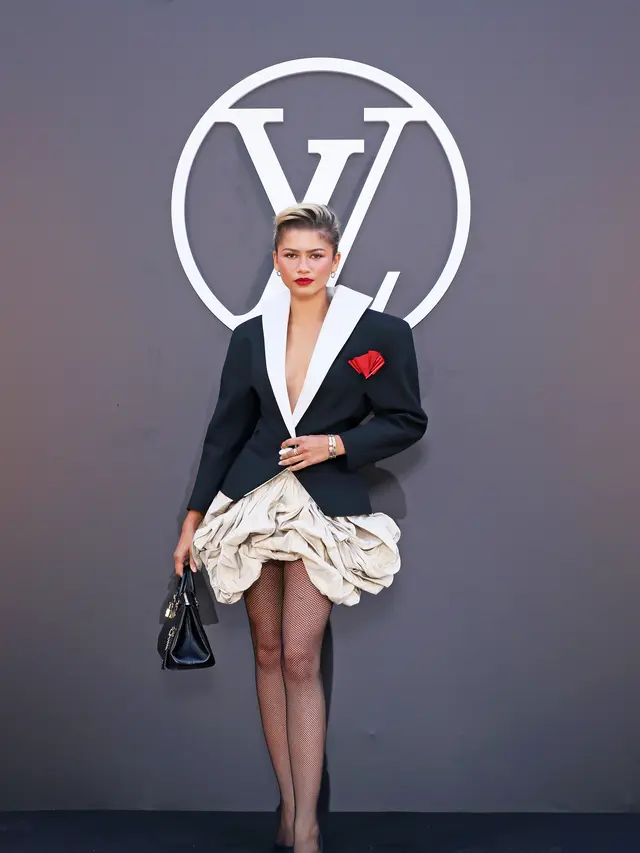 Parade Busana Lintas Generasi dari Para Seleb Hadiri Show Louis Vuitton Paris Fashion Week, dari Lisa BLACKPINK hingga Hyein NewJeans