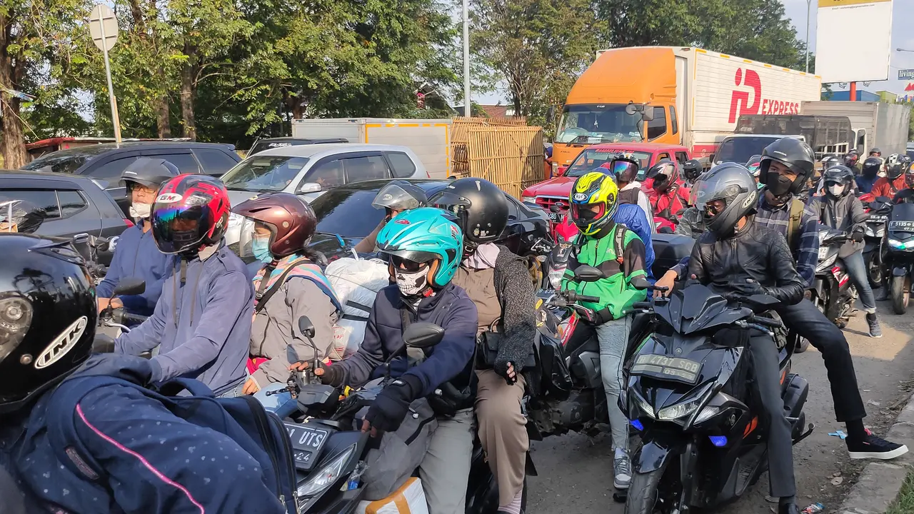 Kendaraan Roda Dua Padati Pantura Cirebon, Dishub Prediksi Dua Puncak Arus Balik