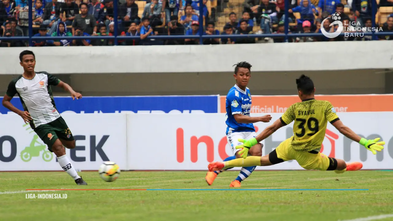 Persib vs PS Tira