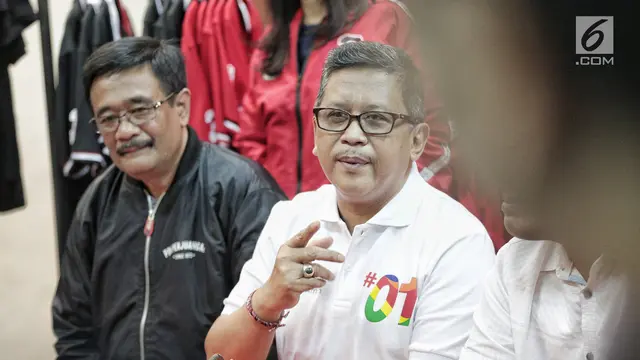 Sekretaris TKN Jokowi-Ma'ruf, Hasto Kristiyanto dan politikus PDIP Djarot Saiful Hidayat