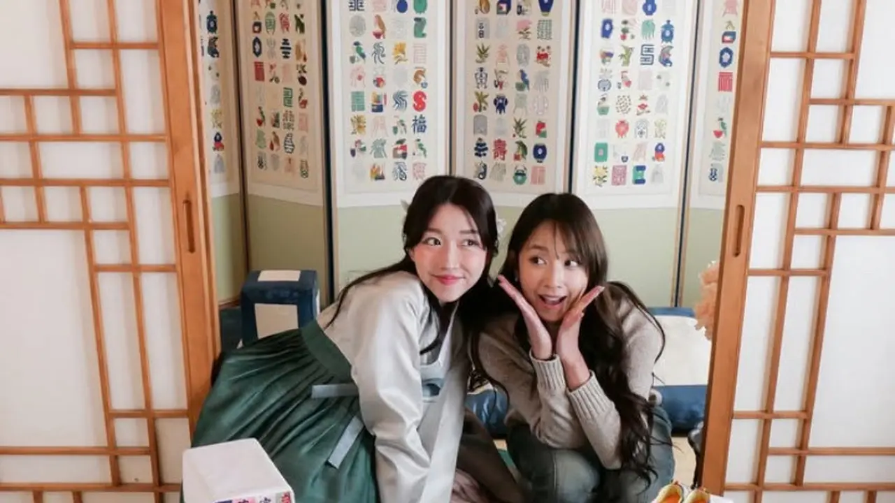 Potret Gemas Influencer Sunny Dahye Kenakan Hanbok saat Gender Reveal Anak Pertama