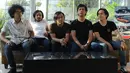 Proses penggarapan mini album ini menjadi lebih emosional bagi d'Massive saat Rinto Harahap meninggal dunia karena kanker tulang dan stroke membuat mereka sampai merasa merinding saat membawakan lagu tersebut. (Galih W. Satria/Bintang.com)