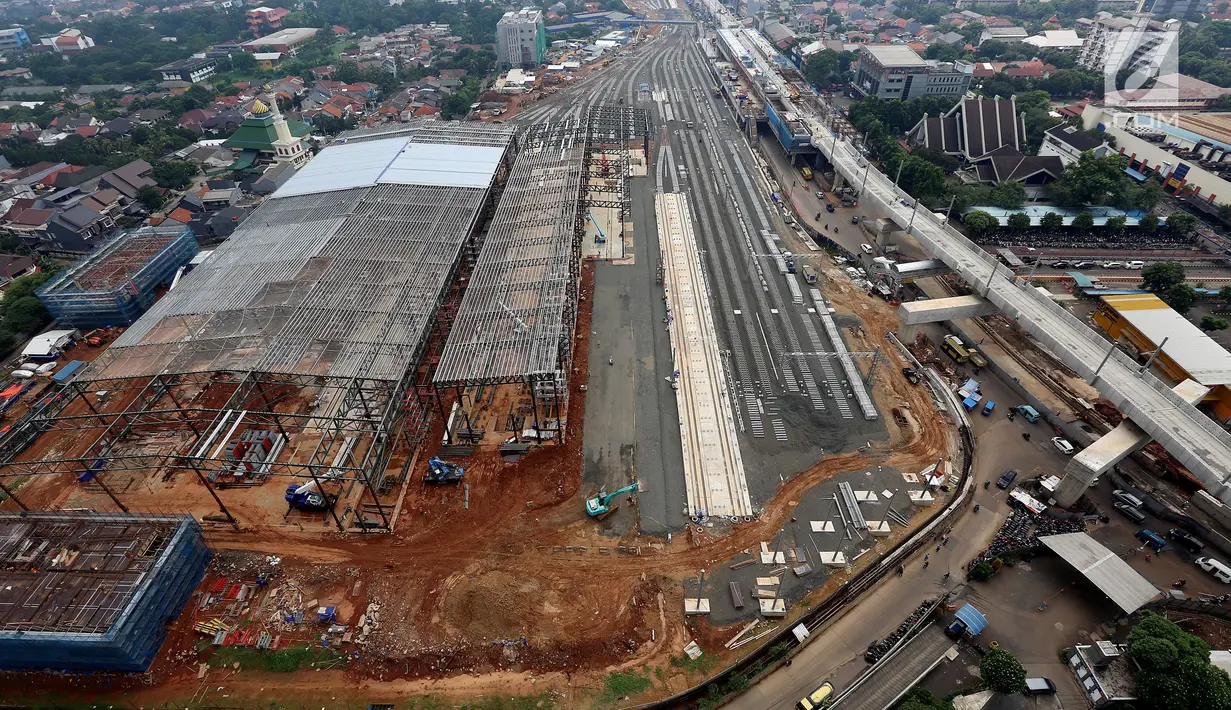Pemandangan proyek pembangunan di depo Mass Rapid Transit (MRT) di Lebak Bulus, Jakarta, Selasa (14/11). Dari lahan seluas 8 hektare ini selain depo juga akan dibangun stasiun, pusat kontrol, dan area bengkel. (Liputan6.com/JohanTallo)