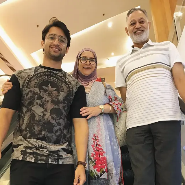 Foto kenangan Shaheer Sheikh bersama ayahnya (Foto: Instagram/@shaheernsheikh)