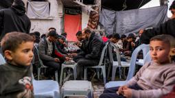 Umat Muslim di Gaza, telah menjalani hari pertama Ramadan 1446 H pada Sabtu 1 Maret 2025. (Bashar TALEB/AFP)