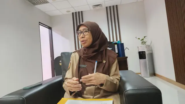 Kepala DKP3 Kota Depok, Widyati Riyandani