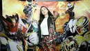 Hadir di pemutaran perdana film Satria Heroes, Luna Maya tampil dengan mengenakan busana khusus. Ia mengaku dibuat secara khusus untuk menyamakan karakter Bima dalam film tersebut. (Galih W. Satria/Bintang.com)