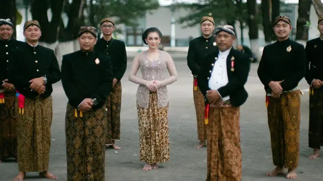 Celine Evangelista berkebaya (Instagram/celine_evangelista)