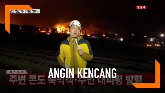 Seorang reporter TV mencoba bertahan dari angin kencang dan tetap fokus saat lakukan laporan siaran langsung.