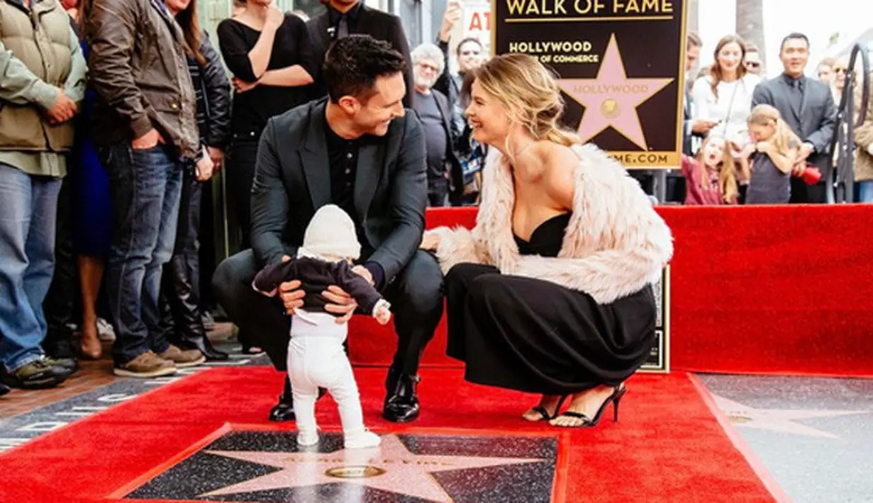 Dusty Rose, putri sulung Adam Levine dan Behati Prinsloo baru saja merayakan ulang tahunnya yang pertama pada 21 September 2017 lalu. Di usia Dusty yang baru satu tahun, ia sudah akan memiliki seorang adik. (Instagram/behatiprinsloo)