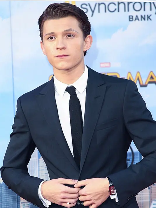Kabar kedekatan Tom dan Zendaya semakin beredar setelah keduanya menyelesaikan proses syuting film terbarunya. Sering berbincang di Twitter, keduanya pun baru-baru ini memperlihatkan bantahannya. (Instagram/tomholland13)