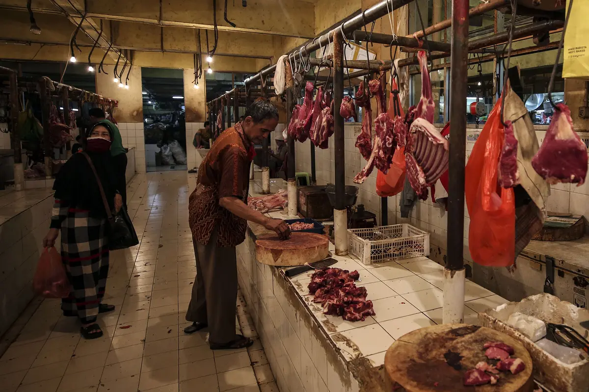 FOTO: Mendekati Lebaran, Harga Daging Mulai Merangkak Naik