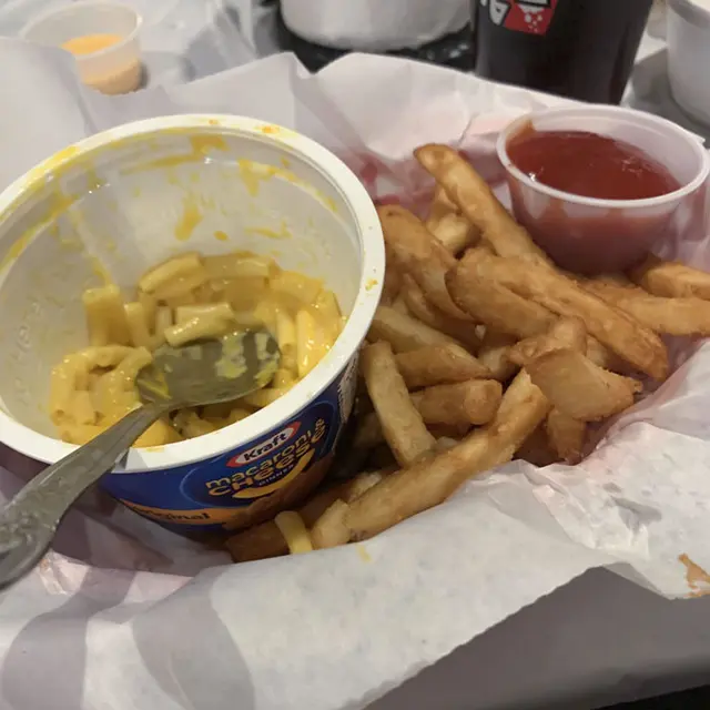 6 Potret Nyeleneh Sajian Pasta Resto Ini Bikin Elus Dada, Jadi Enggak Nafsu