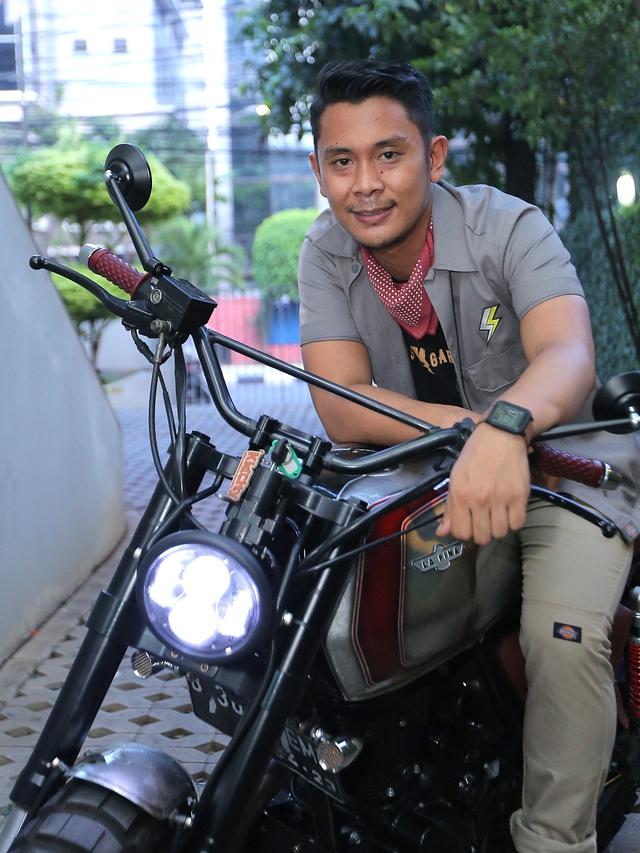 [Fimela] Andy Atenx Akbar (Atenx Katros)